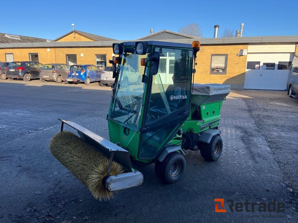 Plæne- og parkmaskiner EGHOLM 2150 Redskabsbærer - Maşina comunala: Foto 1 Plæne- og parkmaskiner EGHOLM 2150 Redskabsbærer - Maşina comunala: Foto 1