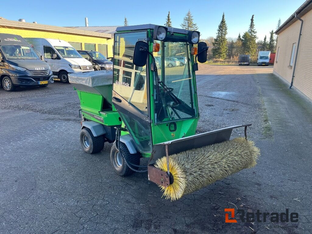 Plæne- og parkmaskiner EGHOLM 2150 Redskabsbærer - Maşina comunala: Foto 2 Plæne- og parkmaskiner EGHOLM 2150 Redskabsbærer - Maşina comunala: Foto 2