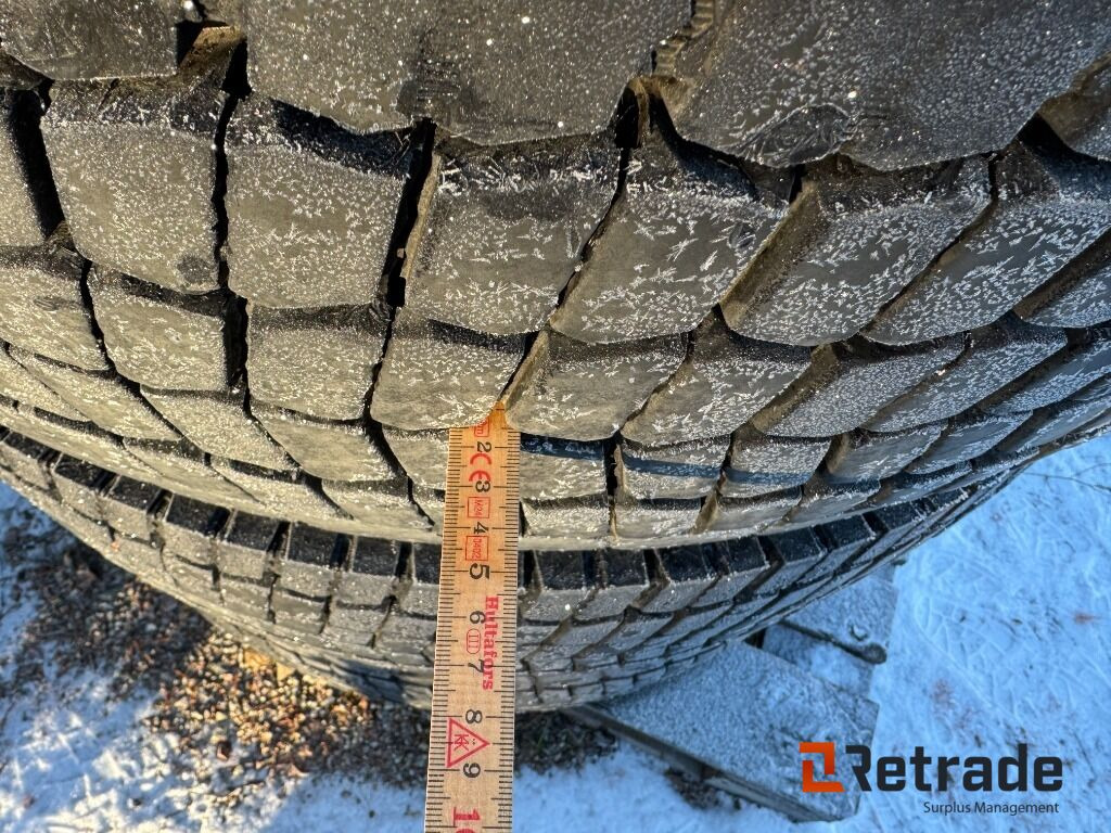 Parti med däck och fälg Volvo lastbil - Roată completă pentru Camion: Foto 5 Parti med däck och fälg Volvo lastbil - Roată completă pentru Camion: Foto 5