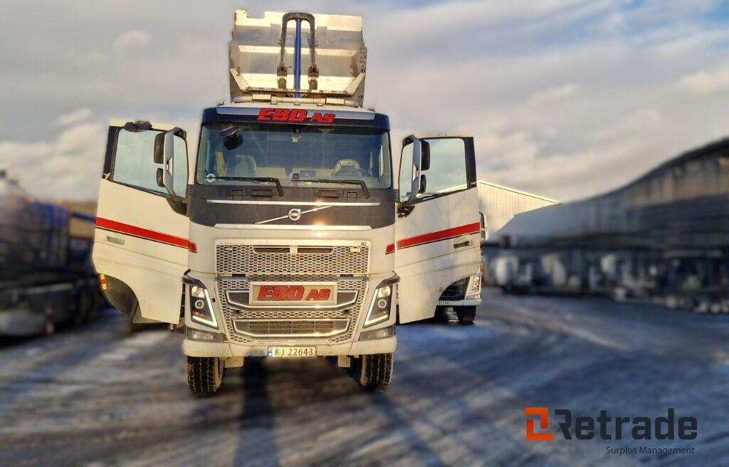 Robust og klar tippbil – Volvo FH16 650 8x4 med tipp og hengeropplegg - Camion basculantă: Foto 2 Robust og klar tippbil – Volvo FH16 650 8x4 med tipp og hengeropplegg - Camion basculantă: Foto 2