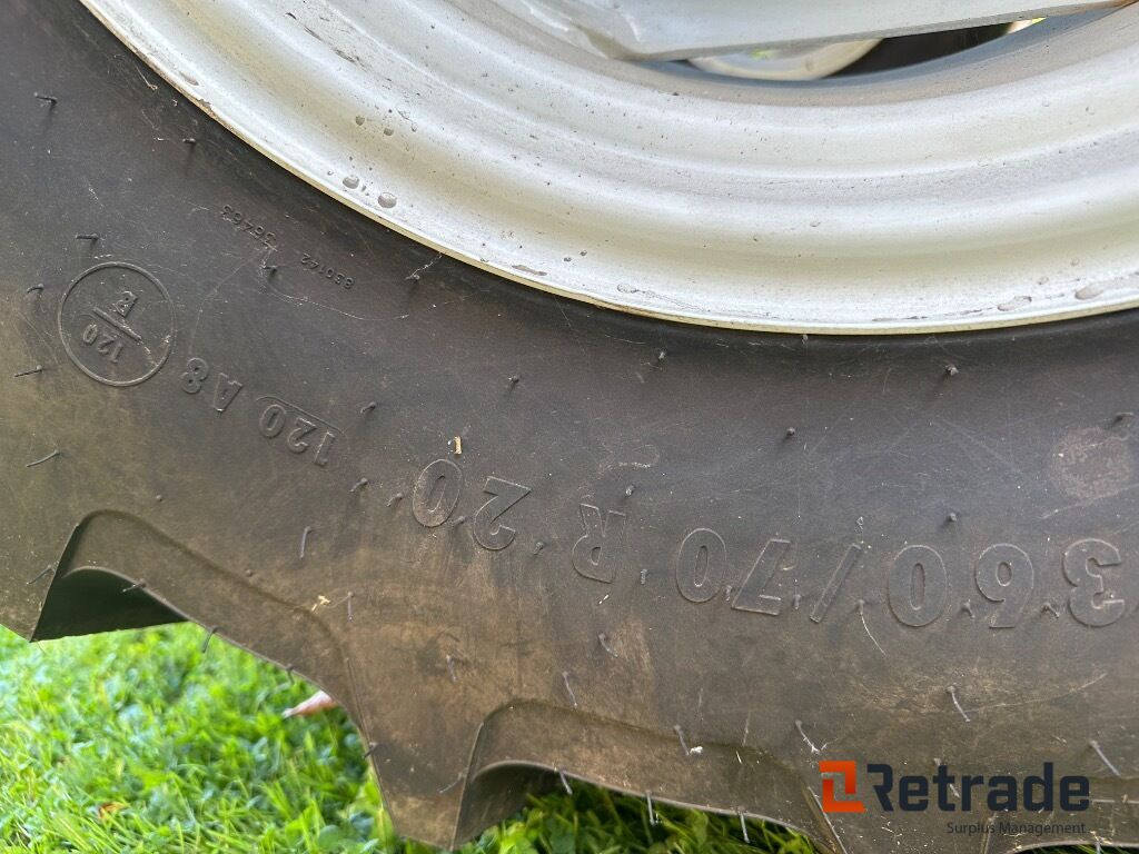 New Holland T4040 super steer traktor - Utilaje agricole: Foto 3 New Holland T4040 super steer traktor - Utilaje agricole: Foto 3