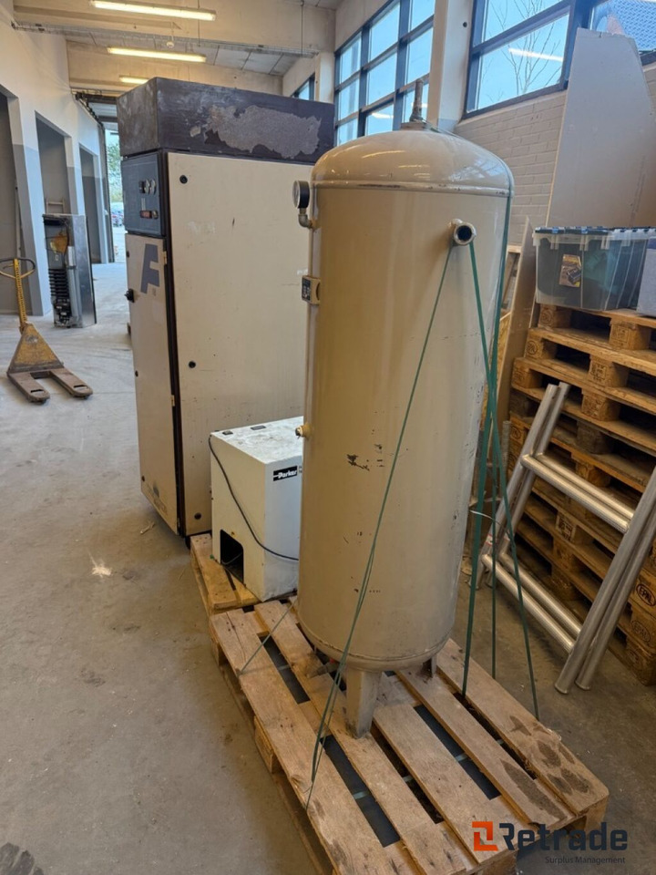 Skrue kompressor - Utilaje constructii: Foto 5 Skrue kompressor - Utilaje constructii: Foto 5