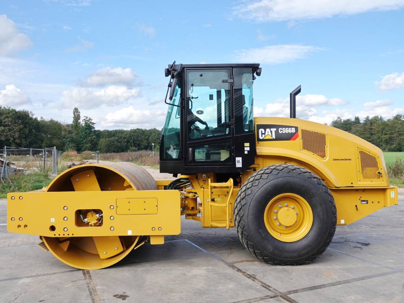 Cat CS66B - CE Certified / Low Hours - Cilindru compactor: Foto 1 Cat CS66B - CE Certified / Low Hours - Cilindru compactor: Foto 1