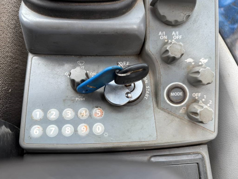 Excavator pe şenile Hitachi ZX250LC-6 - Hammer Lines / Isuzu Engine: Foto 14 Excavator pe şenile Hitachi ZX250LC-6 - Hammer Lines / Isuzu Engine: Foto 14