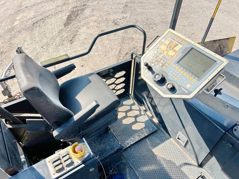 Finisor de asfalt Volvo P7820C - 6 Meter Paving Width / Topcon GPS: Foto 20 Finisor de asfalt Volvo P7820C - 6 Meter Paving Width / Topcon GPS: Foto 20