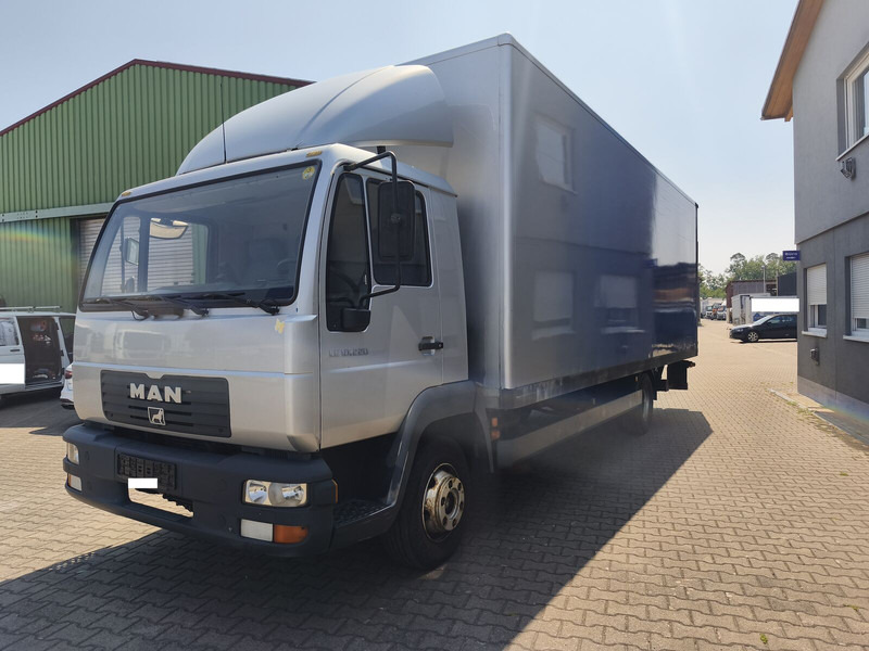 MAN LE 10.220 - Camion furgon: Foto 1 MAN LE 10.220 - Camion furgon: Foto 1