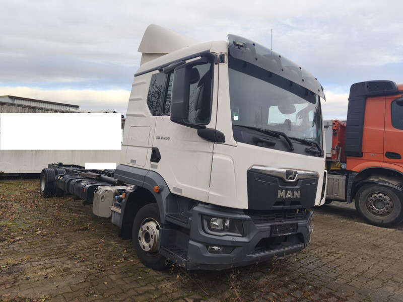 MAN TGL 12.250 Euro6 4x2 AHK - Camion şasiu: Foto 2 MAN TGL 12.250 Euro6 4x2 AHK - Camion şasiu: Foto 2