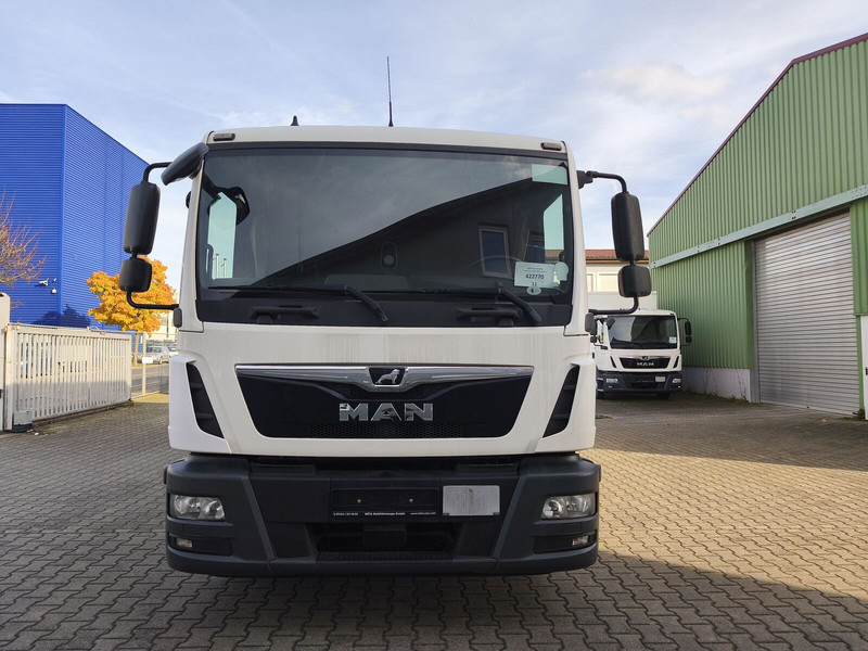 MAN TGL 8.190 Koffer gFH AHK LBW Euro 6 4x2 (11) TÜV NEU - Camion furgon: Foto 3 MAN TGL 8.190 Koffer gFH AHK LBW Euro 6 4x2 (11) TÜV NEU - Camion furgon: Foto 3