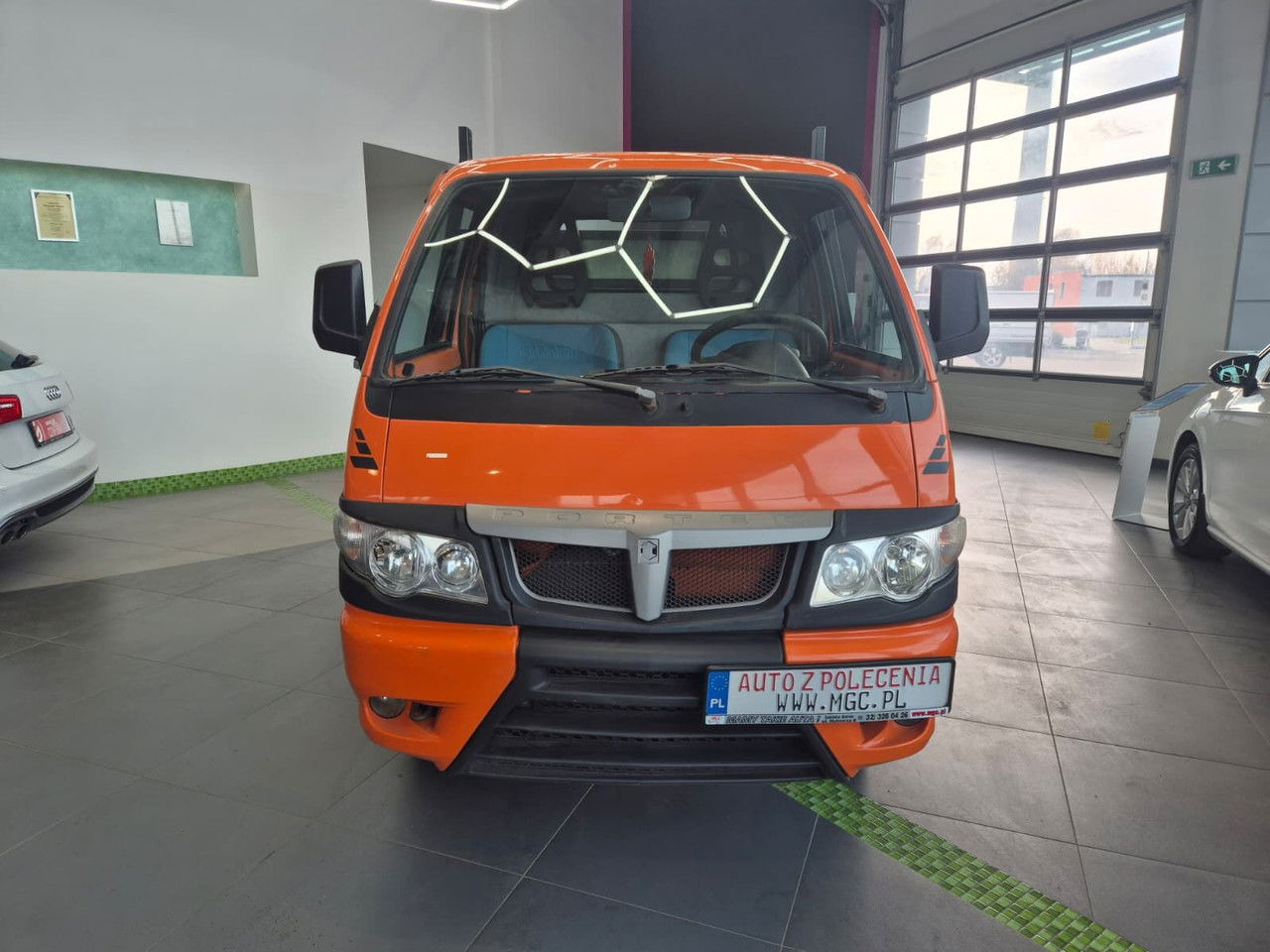 PIAGGIO Porter Maxxi eXtra / Kipper / 1 Owner / LOW KM - Autoutilitară basculantă: Foto 3 PIAGGIO Porter Maxxi eXtra / Kipper / 1 Owner / LOW KM - Autoutilitară basculantă: Foto 3