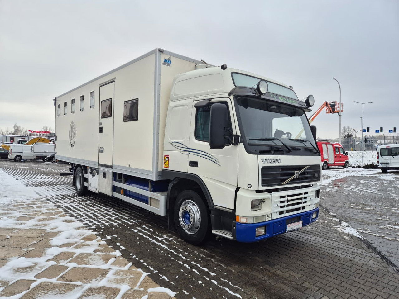 VOLVO FM 7 5 Horses / 3 People Live Cabin / 1 Owner / Serviced - Camion transport cai: Foto 4 VOLVO FM 7 5 Horses / 3 People Live Cabin / 1 Owner / Serviced - Camion transport cai: Foto 4