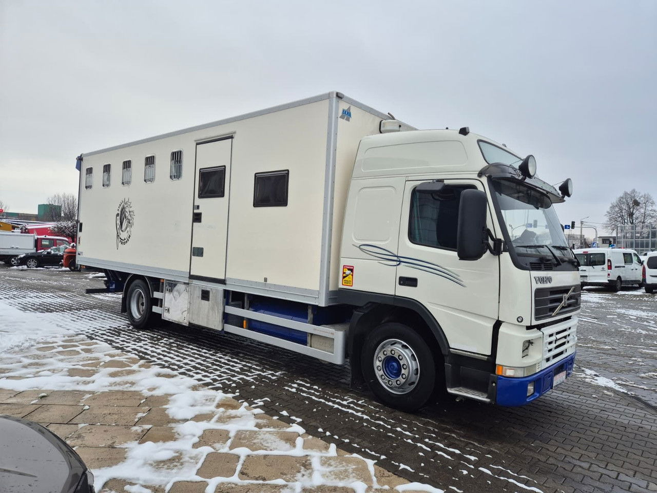VOLVO FM 7 5 Horses / 3 People Live Cabin / 1 Owner / Serviced - Camion transport cai: Foto 5 VOLVO FM 7 5 Horses / 3 People Live Cabin / 1 Owner / Serviced - Camion transport cai: Foto 5