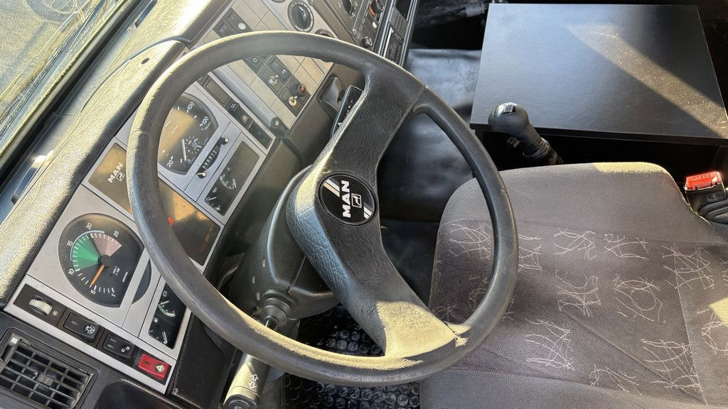 Camion basculantă MAN 27.403 - 6x4 - 3 sided tipper - perfect: Foto 17