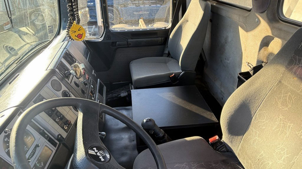 Camion basculantă MAN 27.403 - 6x4 - 3 sided tipper - perfect: Foto 20