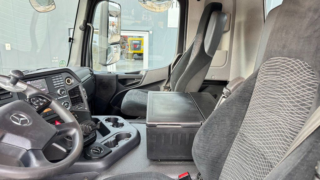 Camion basculantă Mercedes-Benz Arocs 2643 6X4 meiller bordmatic tipper: Foto 27 Camion basculantă Mercedes-Benz Arocs 2643 6X4 meiller bordmatic tipper: Foto 27