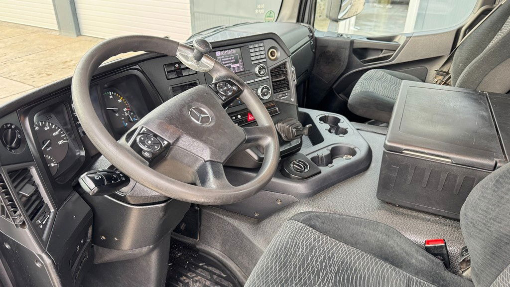 Camion basculantă Mercedes-Benz Arocs 2643 6X4 meiller bordmatic tipper: Foto 23 Camion basculantă Mercedes-Benz Arocs 2643 6X4 meiller bordmatic tipper: Foto 23