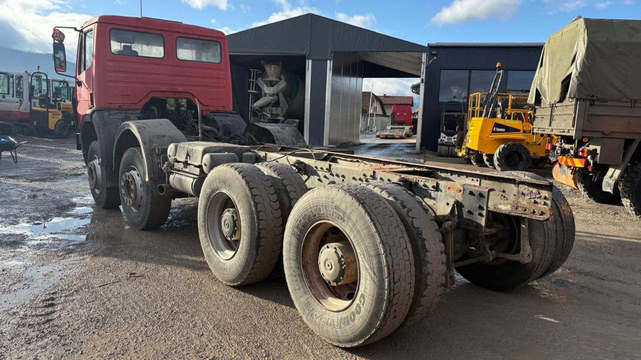 Mercedes-Benz SK 3229 8x4 chassis - complete spring V8 - Camion şasiu: Foto 4 Mercedes-Benz SK 3229 8x4 chassis - complete spring V8 - Camion şasiu: Foto 4