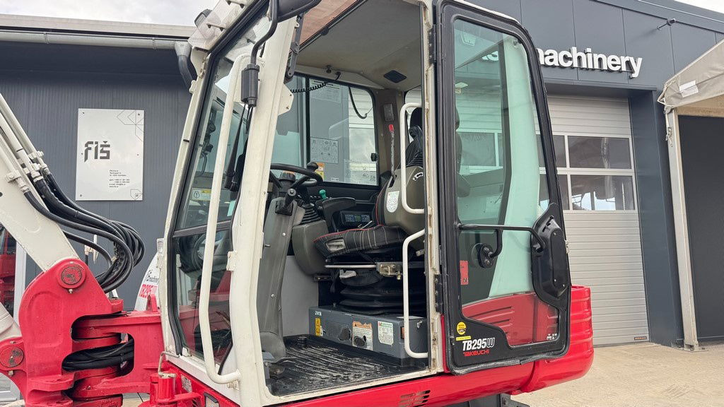 Excavator pe roţi Takeuchi TB295W - 2014 Year - Powertilt - 3X Buckets: Foto 8 Excavator pe roţi Takeuchi TB295W - 2014 Year - Powertilt - 3X Buckets: Foto 8