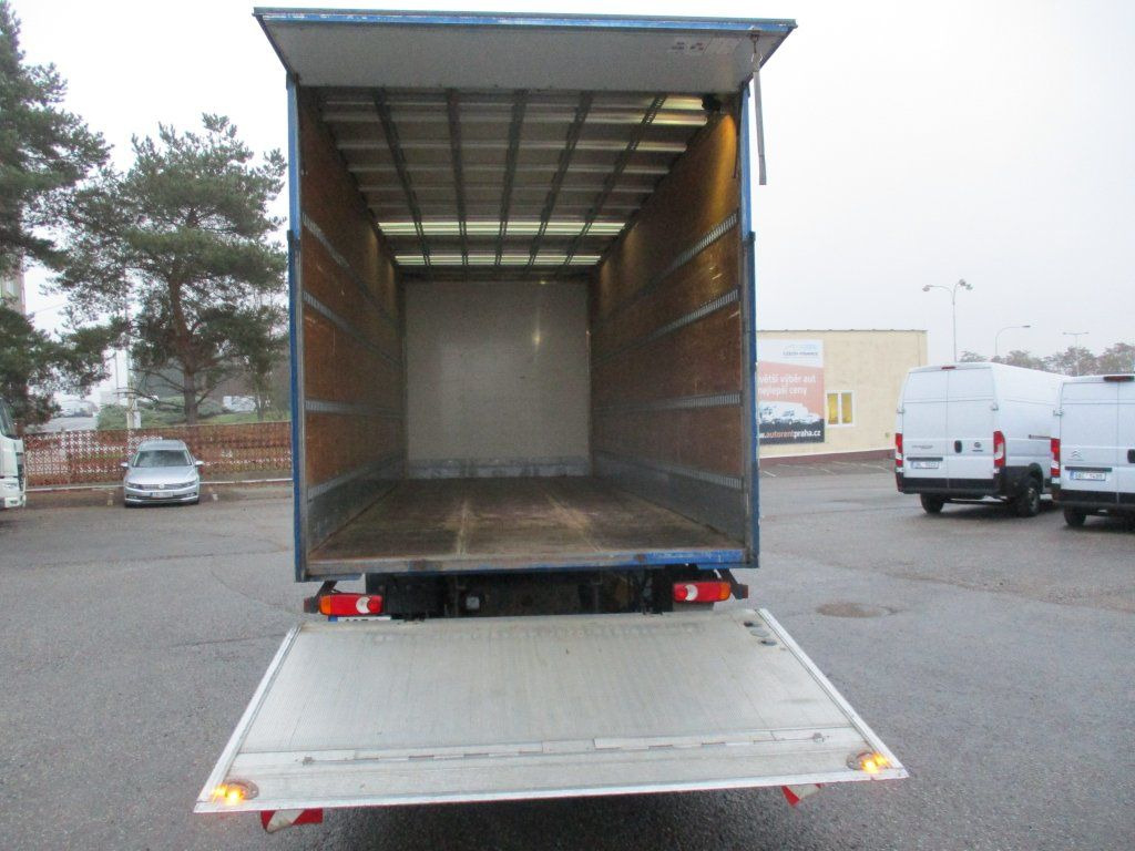 Iveco 120E25 mit LBW Iveco 120E25 mit LBW - Camion furgon: Foto 4 Iveco 120E25 mit LBW Iveco 120E25 mit LBW - Camion furgon: Foto 4