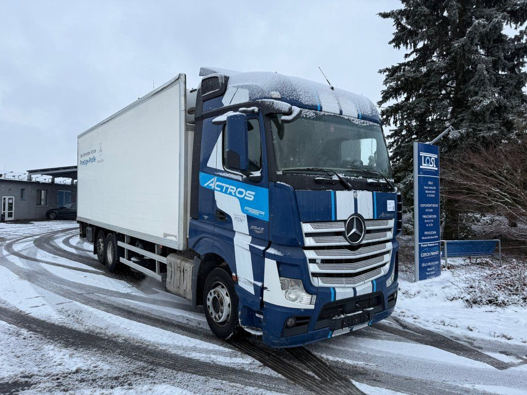 Mercedes-Benz 2542 Actros 6x2 EURO 6 - Camion frigider: Foto 2 Mercedes-Benz 2542 Actros 6x2 EURO 6 - Camion frigider: Foto 2