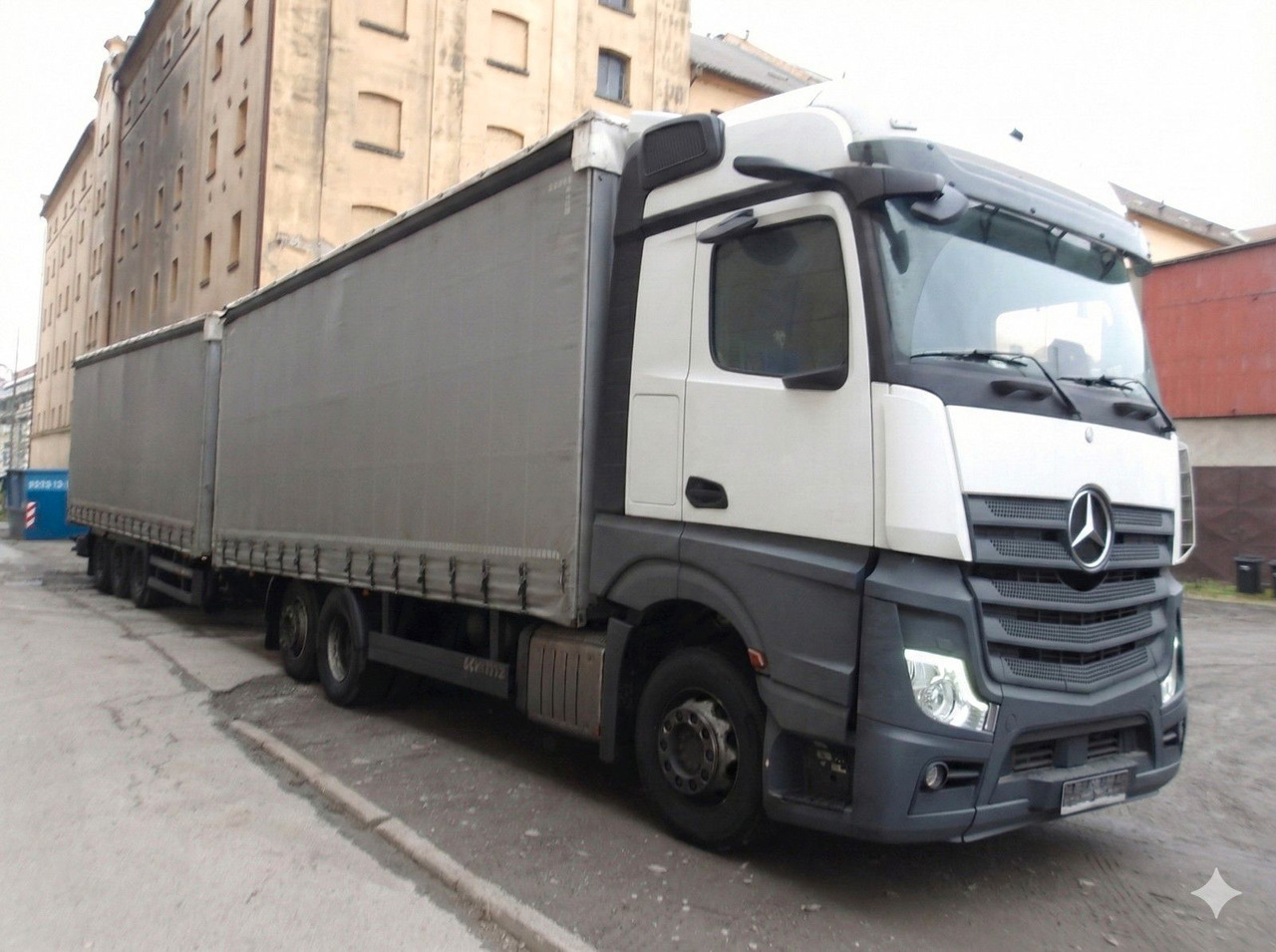 Mercedes-Benz 2548 Actros 6x2 EURO 6 + Schmitz - Camion cu prelată: Foto 2 Mercedes-Benz 2548 Actros 6x2 EURO 6 + Schmitz - Camion cu prelată: Foto 2