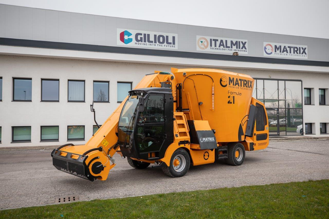 MATRIX formula - Remorcă distribuit furaje: Foto 1 MATRIX formula - Remorcă distribuit furaje: Foto 1