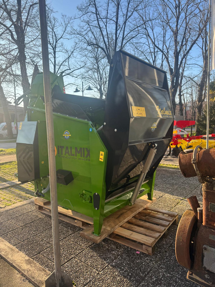 Italmix Agile power lp - Remorcă distribuit furaje: Foto 2 Italmix Agile power lp - Remorcă distribuit furaje: Foto 2