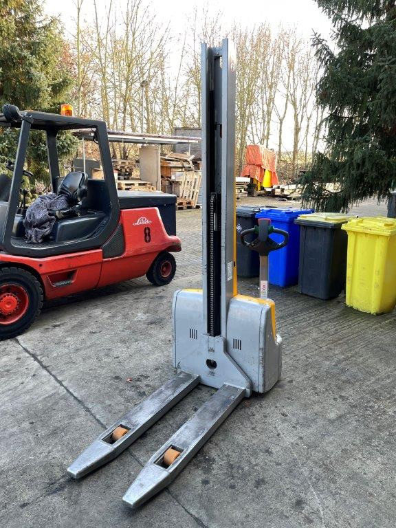 Jungheinrich EJC 10 - Transpalet la mare înălţime: Foto 5 Jungheinrich EJC 10 - Transpalet la mare înălţime: Foto 5