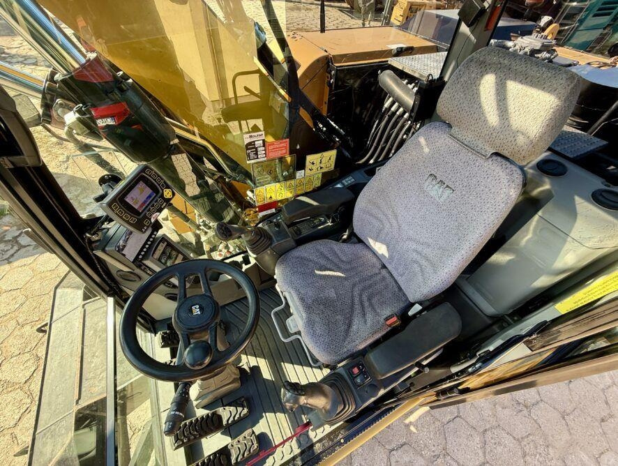 Excavator pe roţi CAT M318F: Foto 8