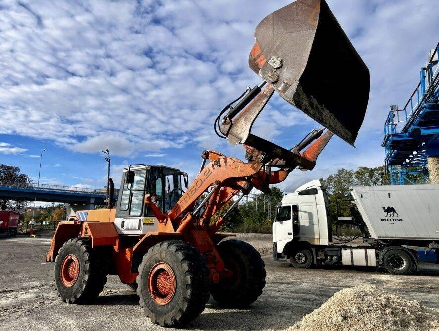 Fiat-Hitachi FR160 High Tip 5m3 - Încărcător frontal pe pneuri: Foto 2 Fiat-Hitachi FR160 High Tip 5m3 - Încărcător frontal pe pneuri: Foto 2