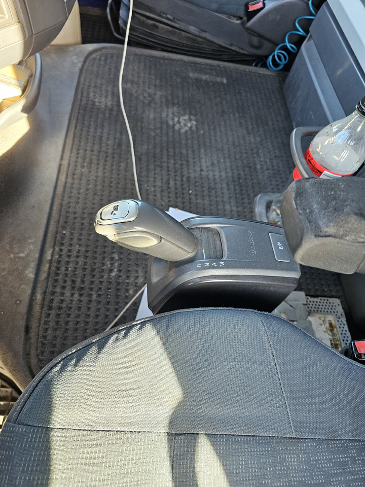 Camion cu prelată VOLVO FH460 ZESTAW TANDEM 120 M3 PRZEJAZDOWY + PRZYCZEPA FIRANKA SAF: Foto 20 Camion cu prelată VOLVO FH460 ZESTAW TANDEM 120 M3 PRZEJAZDOWY + PRZYCZEPA FIRANKA SAF: Foto 20