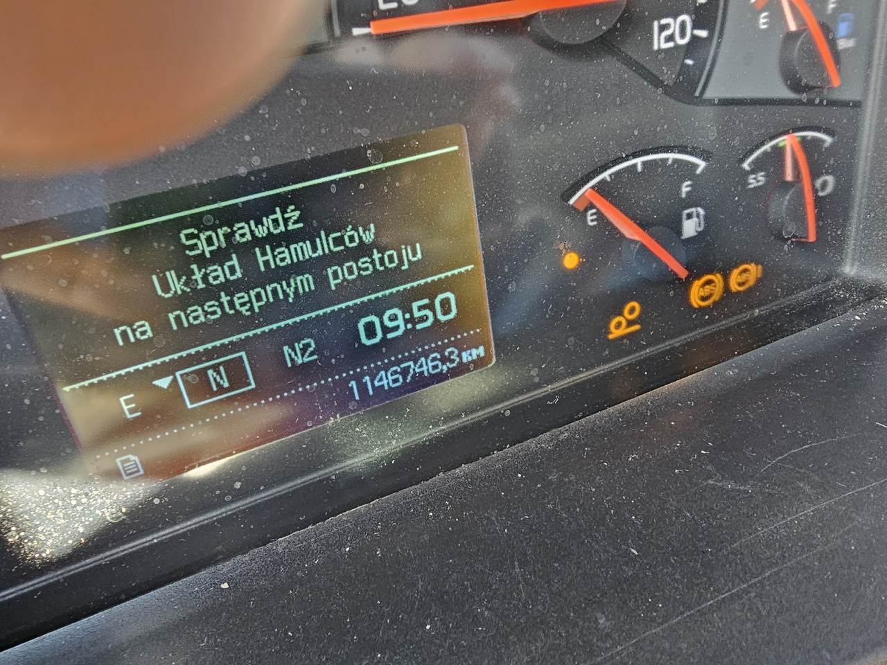 Camion cu prelată VOLVO FH460 ZESTAW TANDEM 120 M3 PRZEJAZDOWY + PRZYCZEPA FIRANKA SAF: Foto 15 Camion cu prelată VOLVO FH460 ZESTAW TANDEM 120 M3 PRZEJAZDOWY + PRZYCZEPA FIRANKA SAF: Foto 15