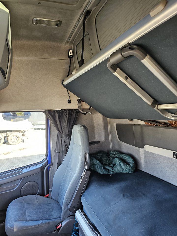 Camion cu prelată VOLVO FH460 ZESTAW TANDEM 120 M3 PRZEJAZDOWY + PRZYCZEPA FIRANKA SAF: Foto 21 Camion cu prelată VOLVO FH460 ZESTAW TANDEM 120 M3 PRZEJAZDOWY + PRZYCZEPA FIRANKA SAF: Foto 21