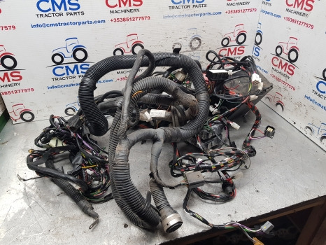 Cablu/ Fire electric Ford New Holland Fiat 60, M S 8360, M115 Cab Wiring Loom Dual Command 82015343: Foto 1