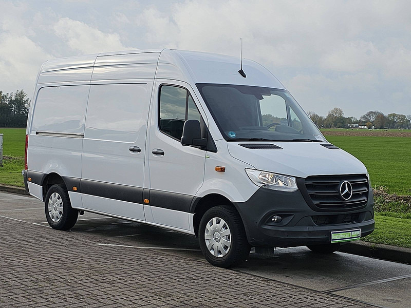 Mercedes-Benz Sprinter 317 L2H2 Mbux Navi RWD! - Dubă: Foto 4 Mercedes-Benz Sprinter 317 L2H2 Mbux Navi RWD! - Dubă: Foto 4