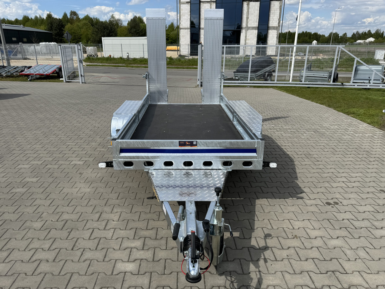 Wiola B2730 GVW 2700 kg machine transporter mini excavator 292x142 cm - Remorcă transport utilaje: Foto 4 Wiola B2730 GVW 2700 kg machine transporter mini excavator 292x142 cm - Remorcă transport utilaje: Foto 4