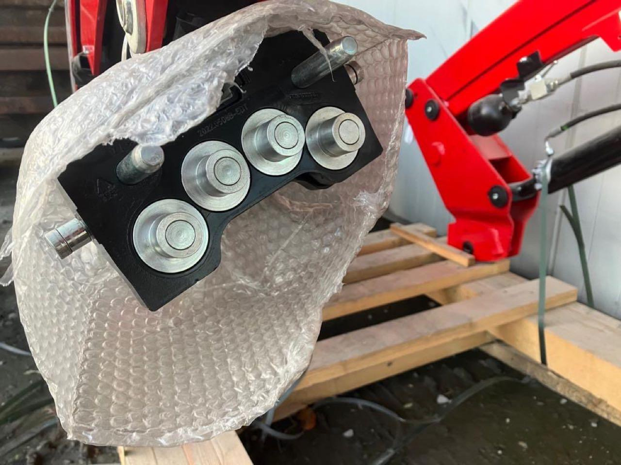 ALÖ X5SDME / MF FL3919X - Încarcator frontal pentru tractor: Foto 3 ALÖ X5SDME / MF FL3919X - Încarcator frontal pentru tractor: Foto 3