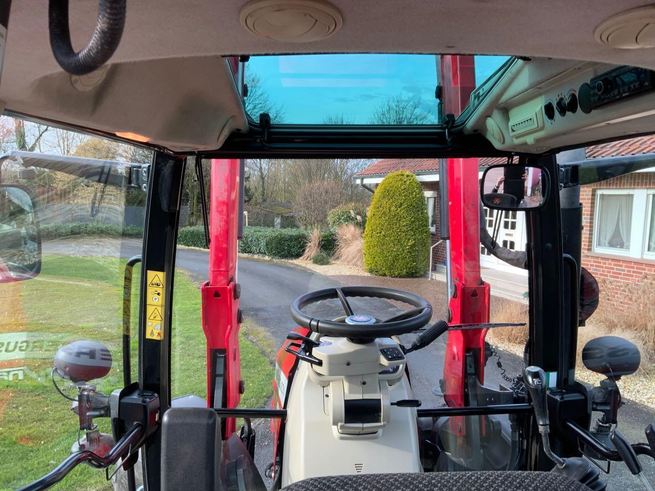 Massey Ferguson MF 5709 S - Tractor agricol: Foto 3 Massey Ferguson MF 5709 S - Tractor agricol: Foto 3