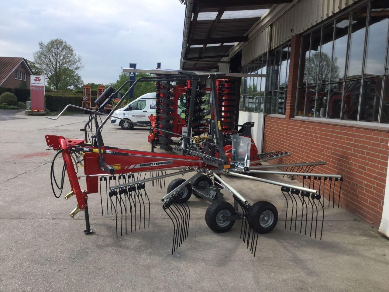 Massey Ferguson RK 451 DN - Maşină de întors fânul: Foto 3 Massey Ferguson RK 451 DN - Maşină de întors fânul: Foto 3