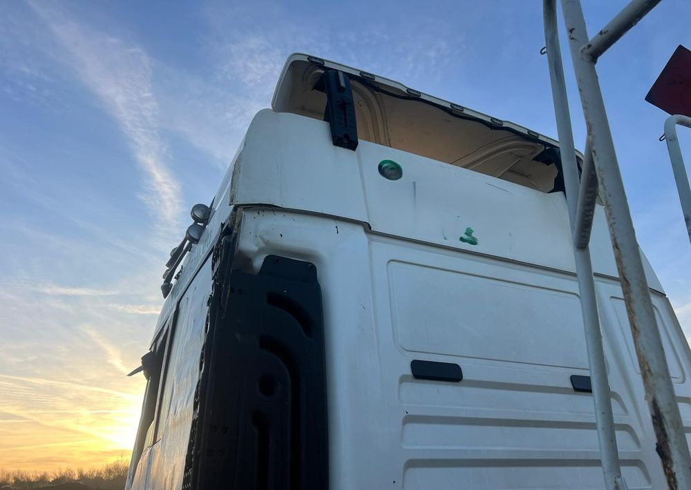 MAN TGX 500 KM (2017) / EURO 6 + Naczepa wywrotka 3-osiowa CARNEHL (2021) / oś podnoszona - Cap tractor, Semiremorcă basculantă: Foto 4 MAN TGX 500 KM (2017) / EURO 6 + Naczepa wywrotka 3-osiowa CARNEHL (2021) / oś podnoszona - Cap tractor, Semiremorcă basculantă: Foto 4