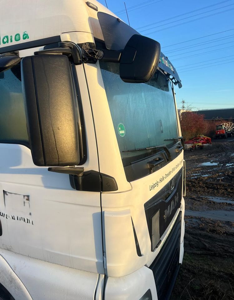 MAN TGX 500 KM (2017) / EURO 6 + Naczepa wywrotka 3-osiowa CARNEHL (2021) / oś podnoszona - Cap tractor, Semiremorcă basculantă: Foto 3 MAN TGX 500 KM (2017) / EURO 6 + Naczepa wywrotka 3-osiowa CARNEHL (2021) / oś podnoszona - Cap tractor, Semiremorcă basculantă: Foto 3