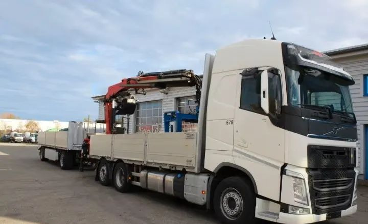 Volvo FH500 6x2 | Platforma z HDS Fassi F215A7 - Sterowanie radiowe | Euro 6 | Automatyczna skrzynia | 390 000 km - Camion platformă, Camion cu macara: Foto 1 Volvo FH500 6x2 | Platforma z HDS Fassi F215A7 - Sterowanie radiowe | Euro 6 | Automatyczna skrzynia | 390 000 km - Camion platformă, Camion cu macara: Foto 1