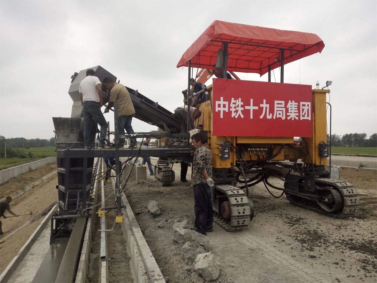 Kinglink MC6500 Concrete Slipform Paver - Finisor pentru beton: Foto 3 Kinglink MC6500 Concrete Slipform Paver - Finisor pentru beton: Foto 3