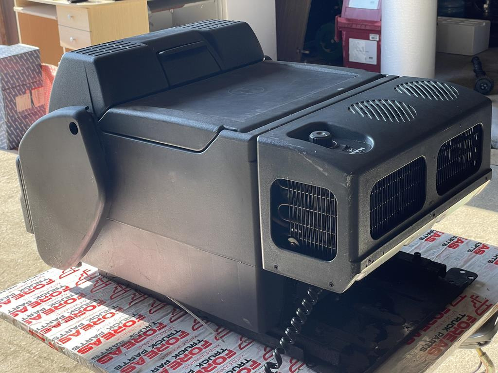 MAN CABIN FOOD REFRIGERATOR TGA - TGX CABIN FOOD REFRIGERATOR WITH TABLE 81.63910.6017 - Cabină și interior pentru Camion: Foto 5 MAN CABIN FOOD REFRIGERATOR TGA - TGX CABIN FOOD REFRIGERATOR WITH TABLE 81.63910.6017 - Cabină și interior pentru Camion: Foto 5