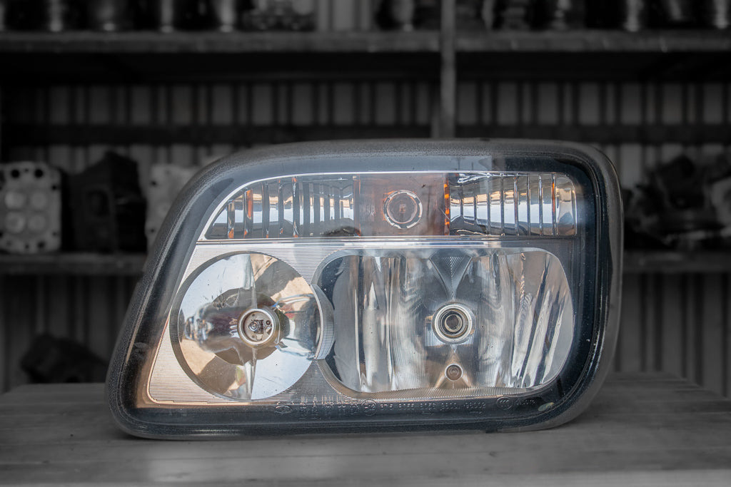 MERCEDES-BENZ ACTROS MP II - DRIVER'S - Far pentru Camion: Foto 1 MERCEDES-BENZ ACTROS MP II - DRIVER'S - Far pentru Camion: Foto 1