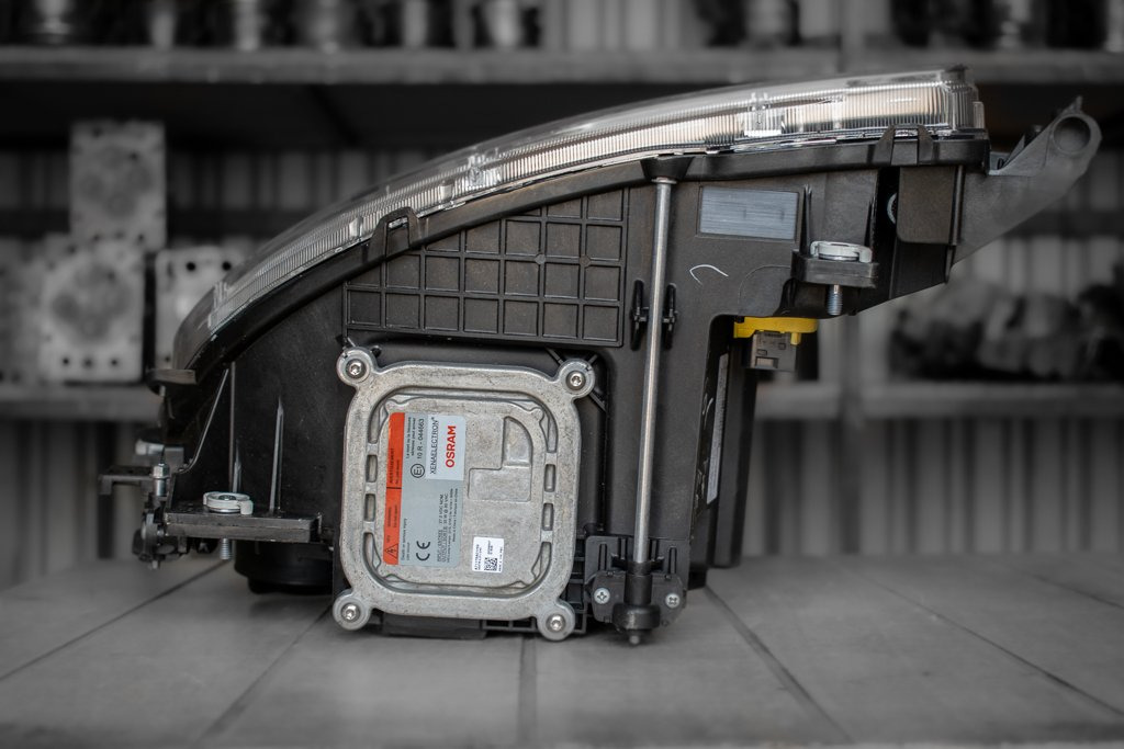 MERCEDES-BENZ ACTROS MP IV EURO VI XENON HEADLIGHT - FRONT - PASSENGER - Far pentru Camion: Foto 4 MERCEDES-BENZ ACTROS MP IV EURO VI XENON HEADLIGHT - FRONT - PASSENGER - Far pentru Camion: Foto 4