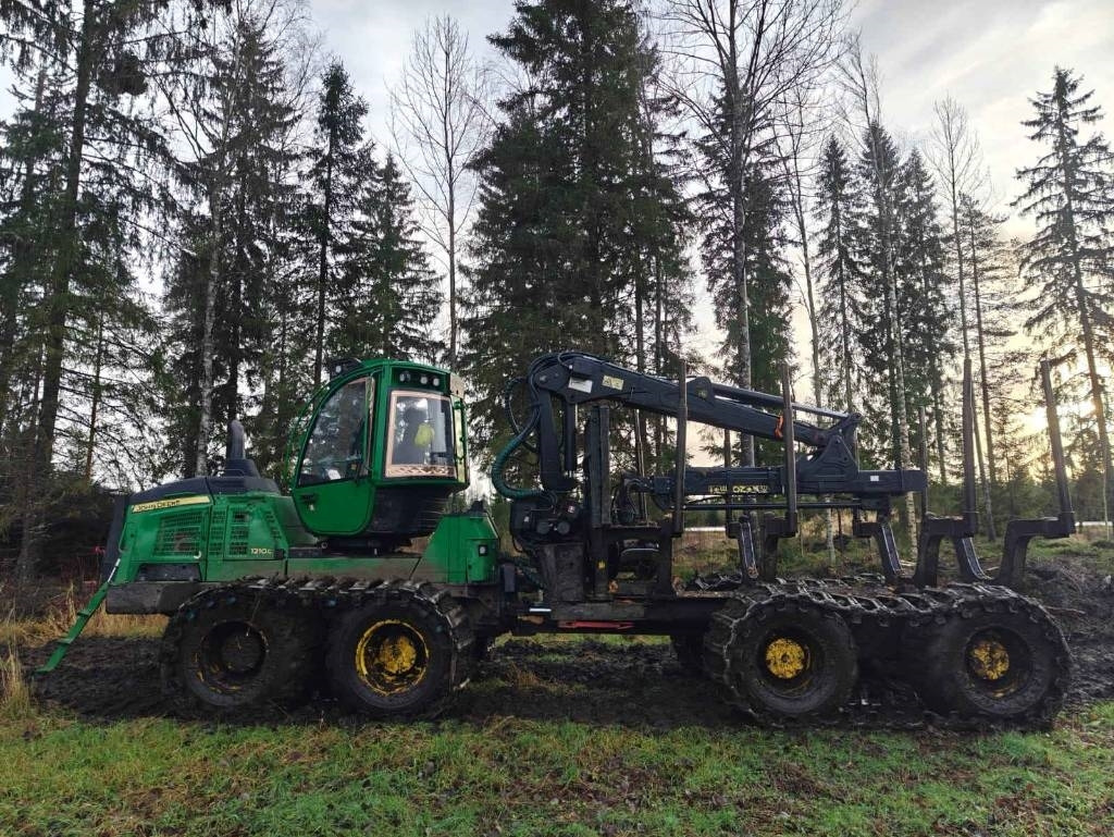 John Deere 1210 G - Forwarder: Foto 2 John Deere 1210 G - Forwarder: Foto 2