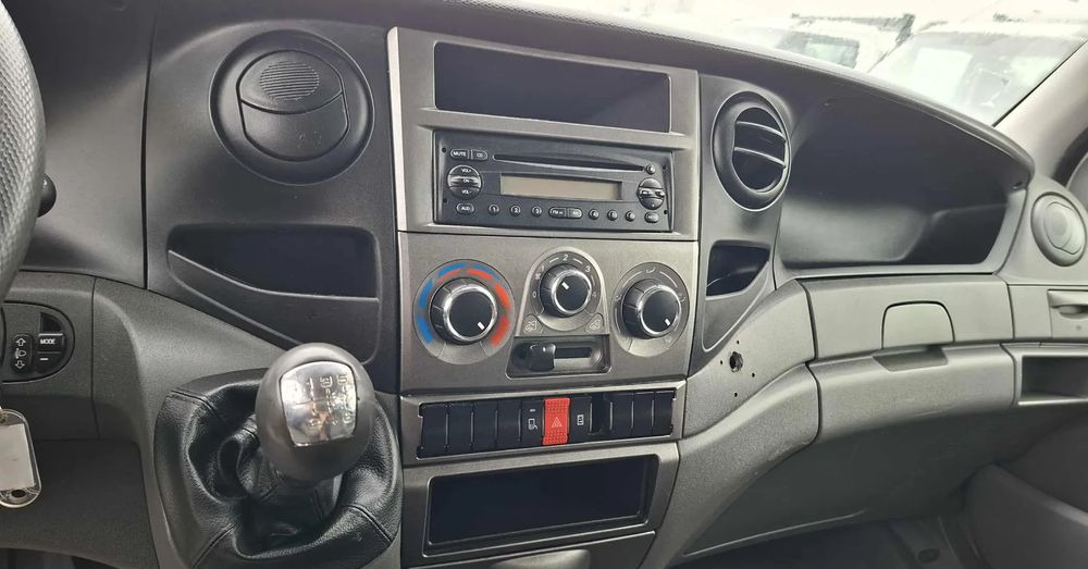 Iveco 35C13, 35C12, 35C14, 35C15 - Autoutilitară basculantă: Foto 3 Iveco 35C13, 35C12, 35C14, 35C15 - Autoutilitară basculantă: Foto 3