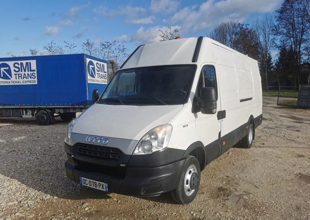 Iveco Daily 35C15 blaszak 3.0-150KM blizniak L3H3 długi Hak - Dubă: Foto 1 Iveco Daily 35C15 blaszak 3.0-150KM blizniak L3H3 długi Hak - Dubă: Foto 1