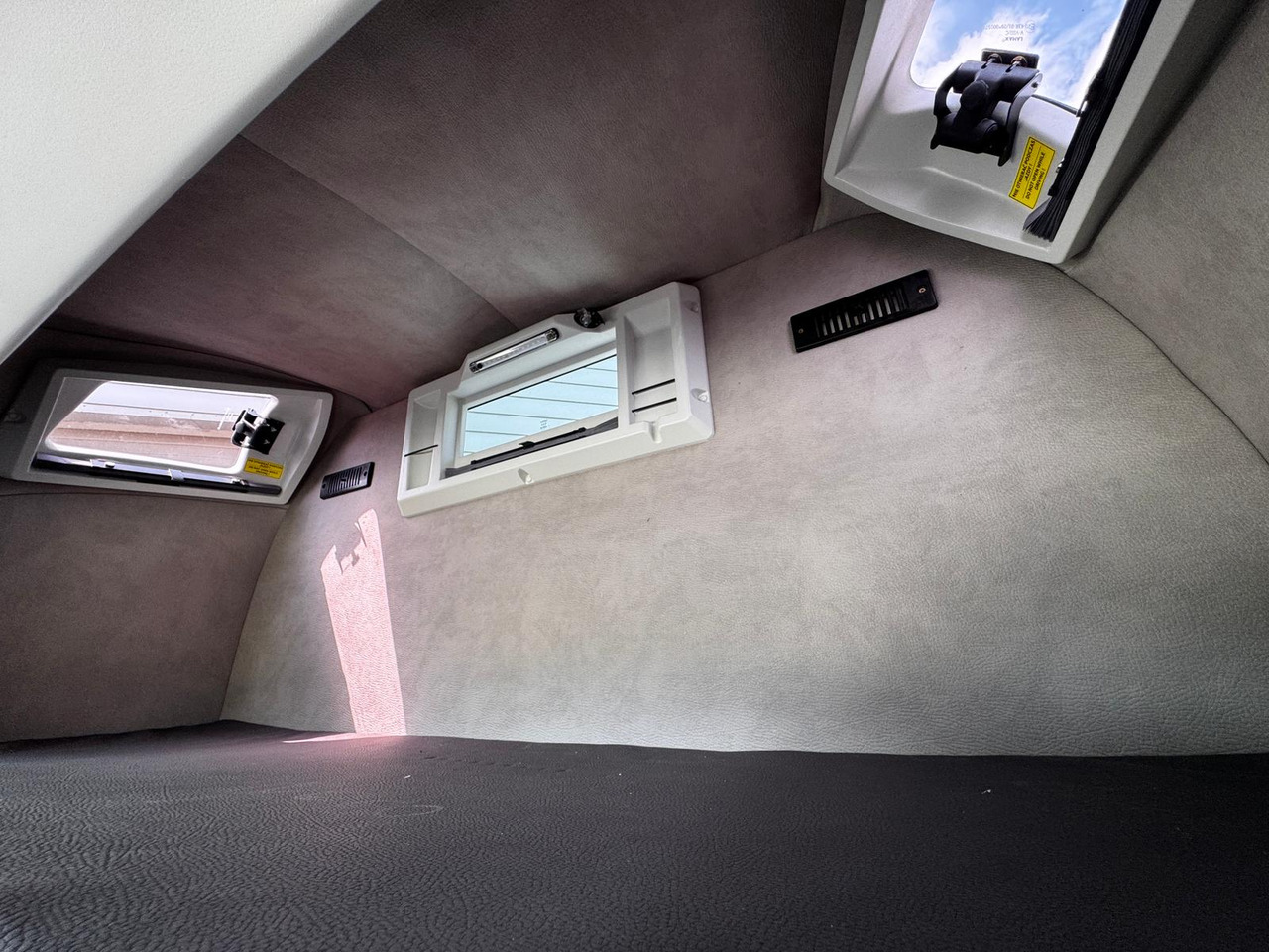 IVECO DAILY 35S21 - Maşină de tractare: Foto 5 IVECO DAILY 35S21 - Maşină de tractare: Foto 5