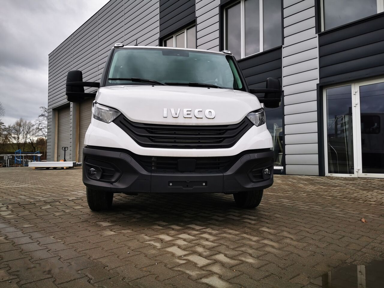 IVECO Daily 180KM r. oś 4100 - Autoutilitară cu platformă: Foto 3 IVECO Daily 180KM r. oś 4100 - Autoutilitară cu platformă: Foto 3